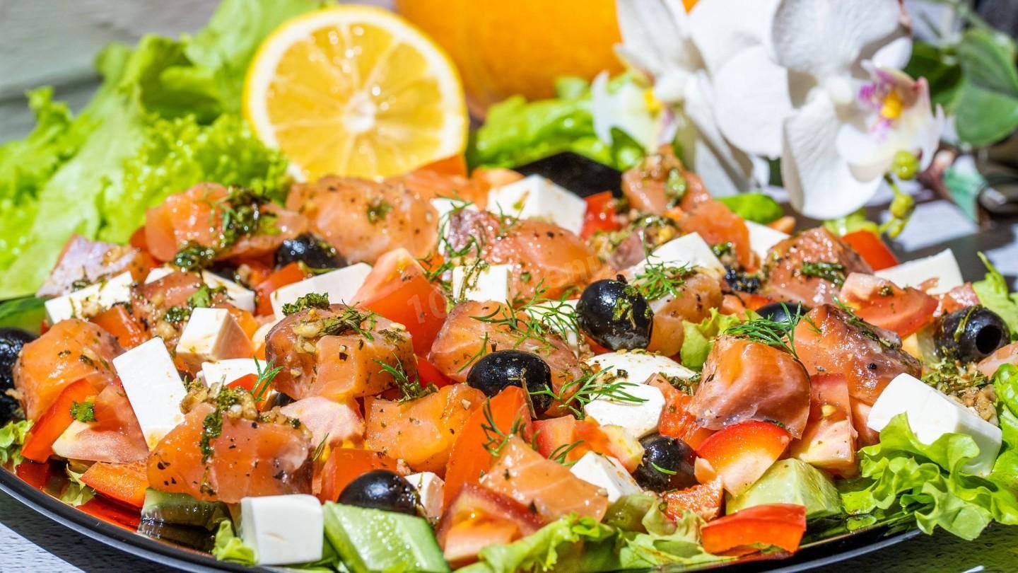 Greek Salad with Fish: Symphony of Taste