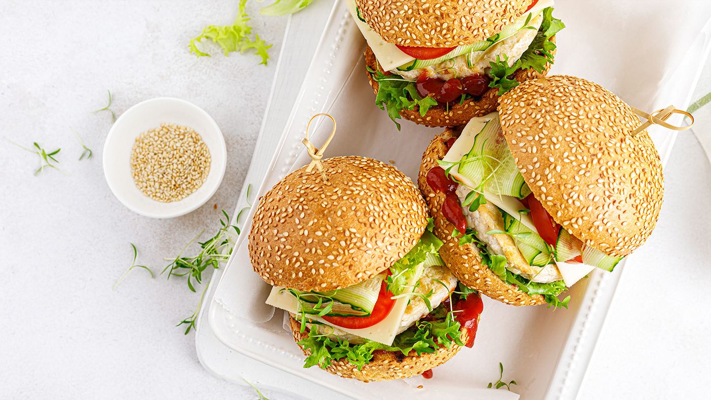 Veggie Burger with Salad: A Tasty Alternative to the Classic